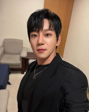 Hwang Chi-yeul Instagram - 뭐먹지.... 오늘은 특별한걸 먹고싶은데  #제육볶음