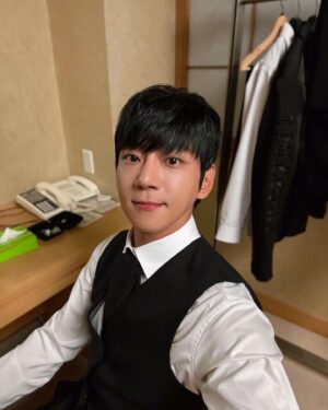 Hwang Chi-yeul Instagram - 기억에 오래 남을 공연☺️ #도쿄 #공연 #감사해요