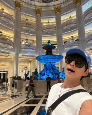 Hwang Chi-yeul Instagram - 내 보물들 어디가찌.. #보물찾기 #마카오 #콘서트