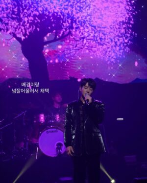 Hwang Chi-yeul Instagram - 또 하나의 멋진 추억을 함께 해주신 모든 분들께 행운만 가득하길 바래요🥰 목은 괜찮으시져? 멋지게 찍어주신 사진을 선택해보았습니다☺️사진올려주신모든분들 감사해요 #구미콘서트 #구미의콘푸레이크 #눈스프레이먹음 #앞줄도같이먹음 #서울말진행