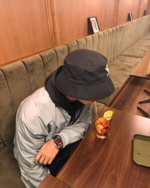 Hwang Chi-yeul Instagram - 운동끝나고 오랜만에 수다타임😀 운동할때 땀나서 모자 빨래 힘드시면 수건 추천해요😅 #헬스 #커피