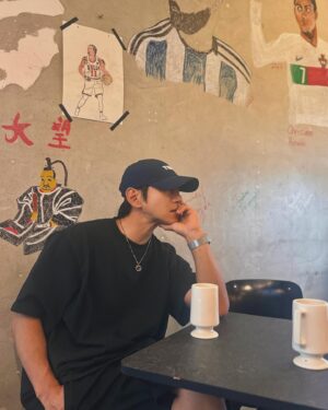 Hwang Chi-yeul Instagram - 클럽가기전 #헬스클럽 #어린이날🩷 #하체