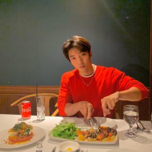 Hwang Hee Instagram - 한껏 먹기🎂