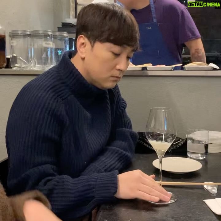 Hwang Je-sung - 3.5K Likes - 좋은사람과 행복한 시간~ 좋은사람들과 행복한시간은 언제나 옳습니다. 고급스러운 곳에서 이런시간을 자주 갖고 싶습니다 . 좋은 사람담들과 좋은 곳에서 좋은 시간을 많이 보내세요
그럼 저처럼 지갑이 거지가 됩니다
#뭐든적당히
#다들감사합니다
(Feat) #남영탉