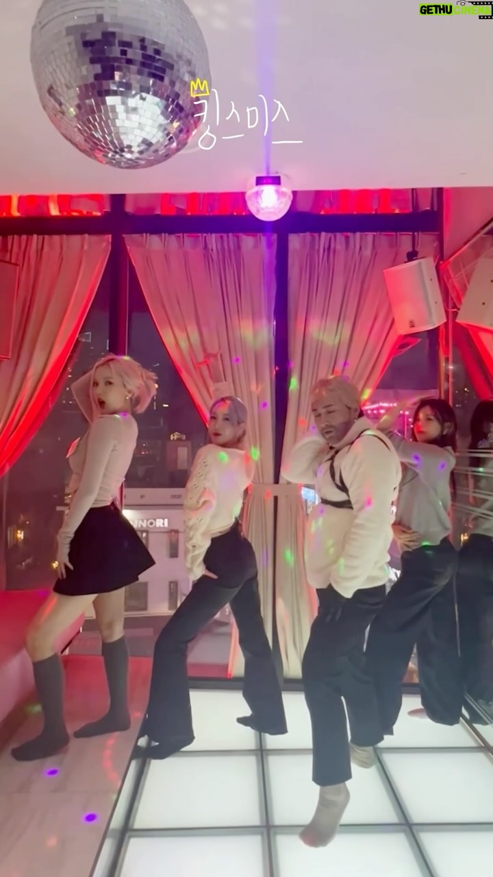 Hwang Je-sung - 3.3K Likes - 매니악이 되어버린 킹스미스 With #비비지
#kingsmith #황제성
#매니악챌린지 #VIVIZ
#MANIAC #은하 #신비 #엄지