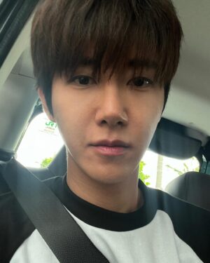 Hwang Kwang-hee Instagram - 솔직히 잘생이네 오늘😈