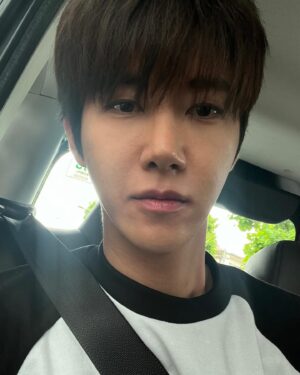 Hwang Kwang-hee Instagram - 솔직히 잘생이네 오늘😈