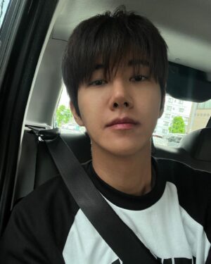 Hwang Kwang-hee Instagram - 솔직히 잘생이네 오늘😈