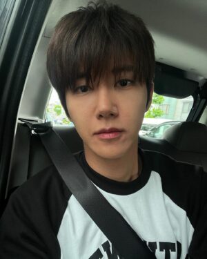 Hwang Kwang-hee Instagram - 솔직히 잘생이네 오늘😈
