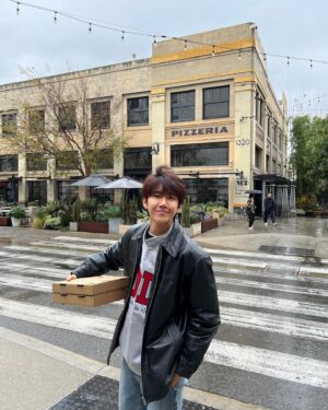 Hwang Kwang-hee Instagram - 오늘 저메츄는 피자 🍕