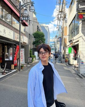 Hwang Kwang-hee Instagram - 더운날씨에 정말 많이 걸었다 😎