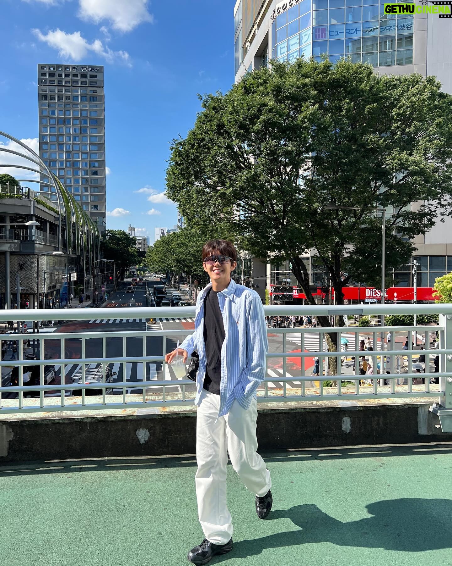 Hwang Kwang-hee - 7.9K Likes - 더운날씨에 정말 많이 걸었다 😎