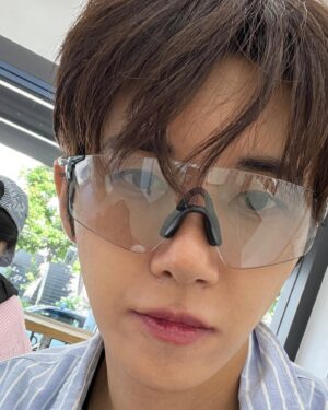 Hwang Kwang-hee Instagram - 더운날씨에 정말 많이 걸었다 😎