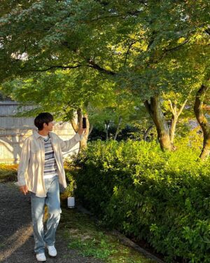 Hwang Kwang-hee Instagram - 좋은 날씨 , 많이 걸었어 🍵🌿