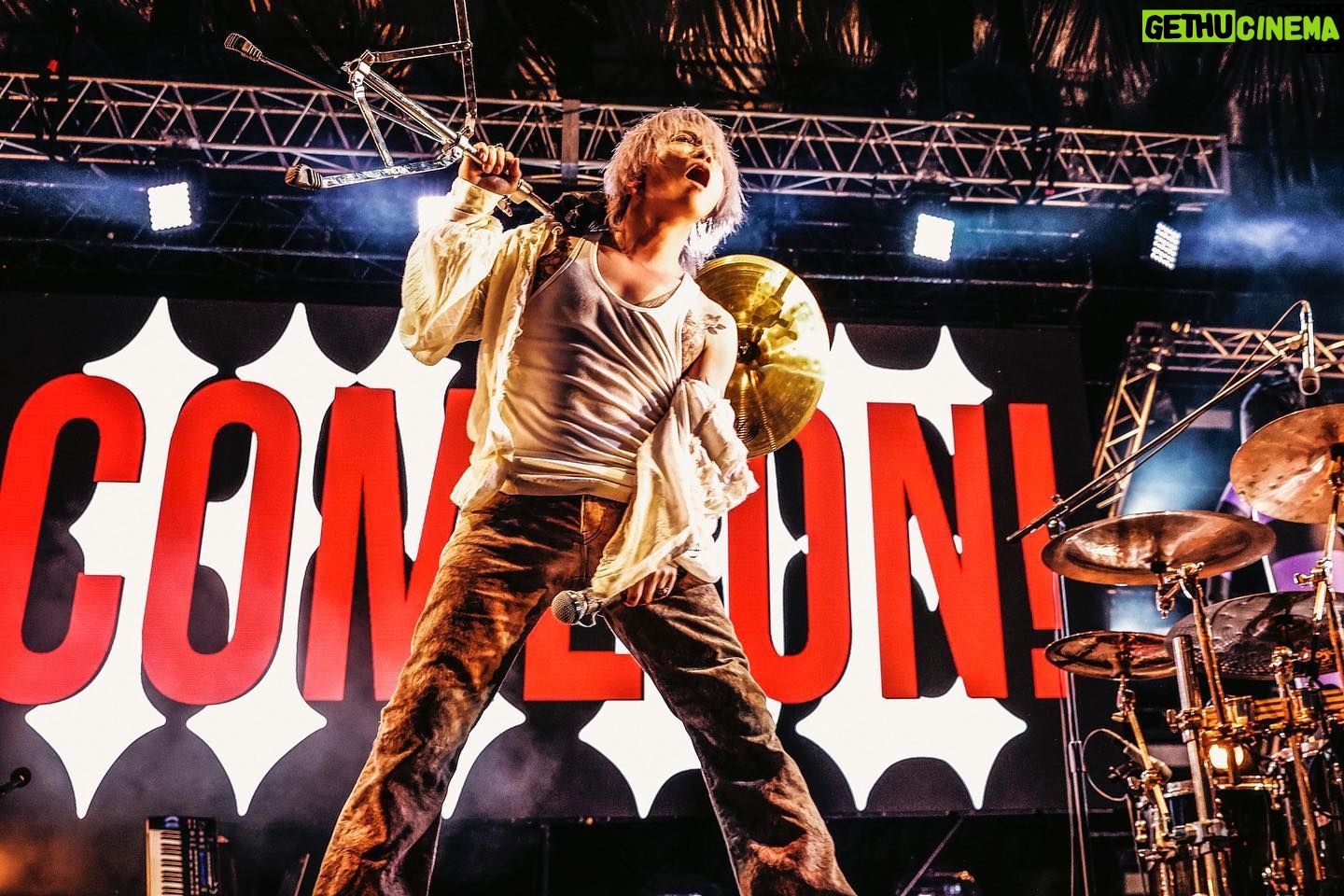Hyde - 36.8K Likes - Thank you, METROCK Tokyo
#HYDE
#メトロック
#メトロック東京
#オーラル大トリ
#遊んでもらった
#拓也かっこいい
#コアこわい
#THEORALCIGARETTES
#NovelCore
#ContonCandy
@the_oral_cigarettes_official
@iamnovelcore
@contoncandy_official