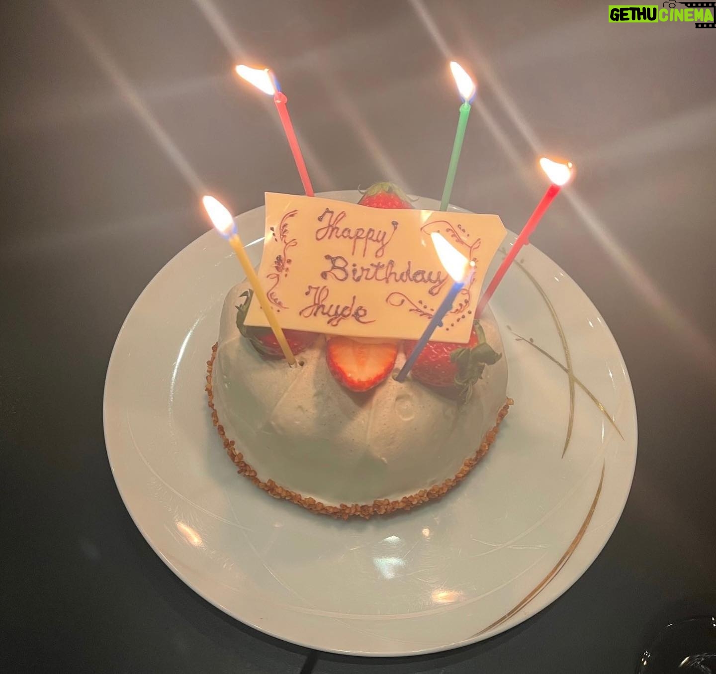 Hyde - 83.3K Likes - So many people wished me a happy birthday! Thank you so much⭐️
たくさんの方にお誕生日祝ってもらいました!ありがとうございます⭐️
#HYDE
#HYDEBIRTHDAY
#HYDE爆誕祭2024