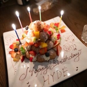 Hyde Instagram - So many people wished me a happy birthday! Thank you so much⭐️

たくさんの方にお誕生日祝ってもらいました！ありがとうございます⭐️

#HYDE
#HYDEBIRTHDAY
#HYDE爆誕祭2024