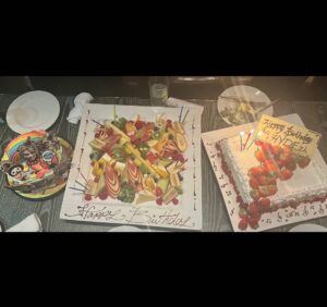 Hyde Instagram - So many people wished me a happy birthday! Thank you so much⭐️

たくさんの方にお誕生日祝ってもらいました！ありがとうございます⭐️

#HYDE
#HYDEBIRTHDAY
#HYDE爆誕祭2024