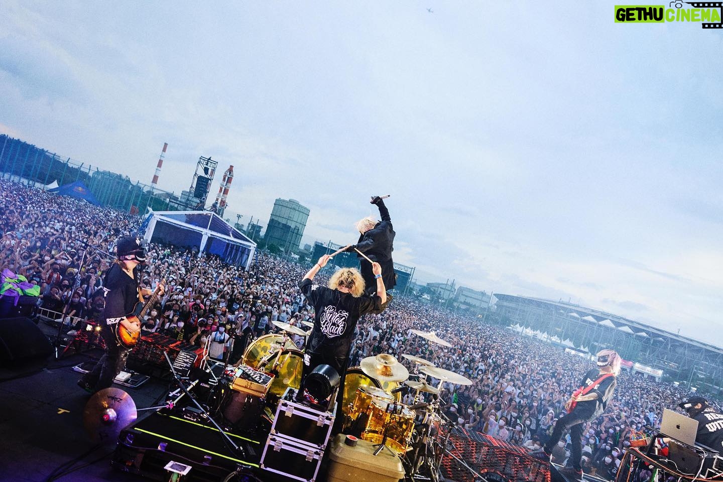 Hyde - 31.5K Likes - It was amazing rockin’ out with all these powerful monster bands♪
#HYDE
#ロッキン
#RIJF2022