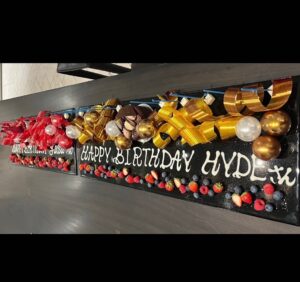 Hyde Instagram - So many people wished me a happy birthday! Thank you so much⭐️

たくさんの方にお誕生日祝ってもらいました！ありがとうございます⭐️

#HYDE
#HYDEBIRTHDAY
#HYDE爆誕祭2024