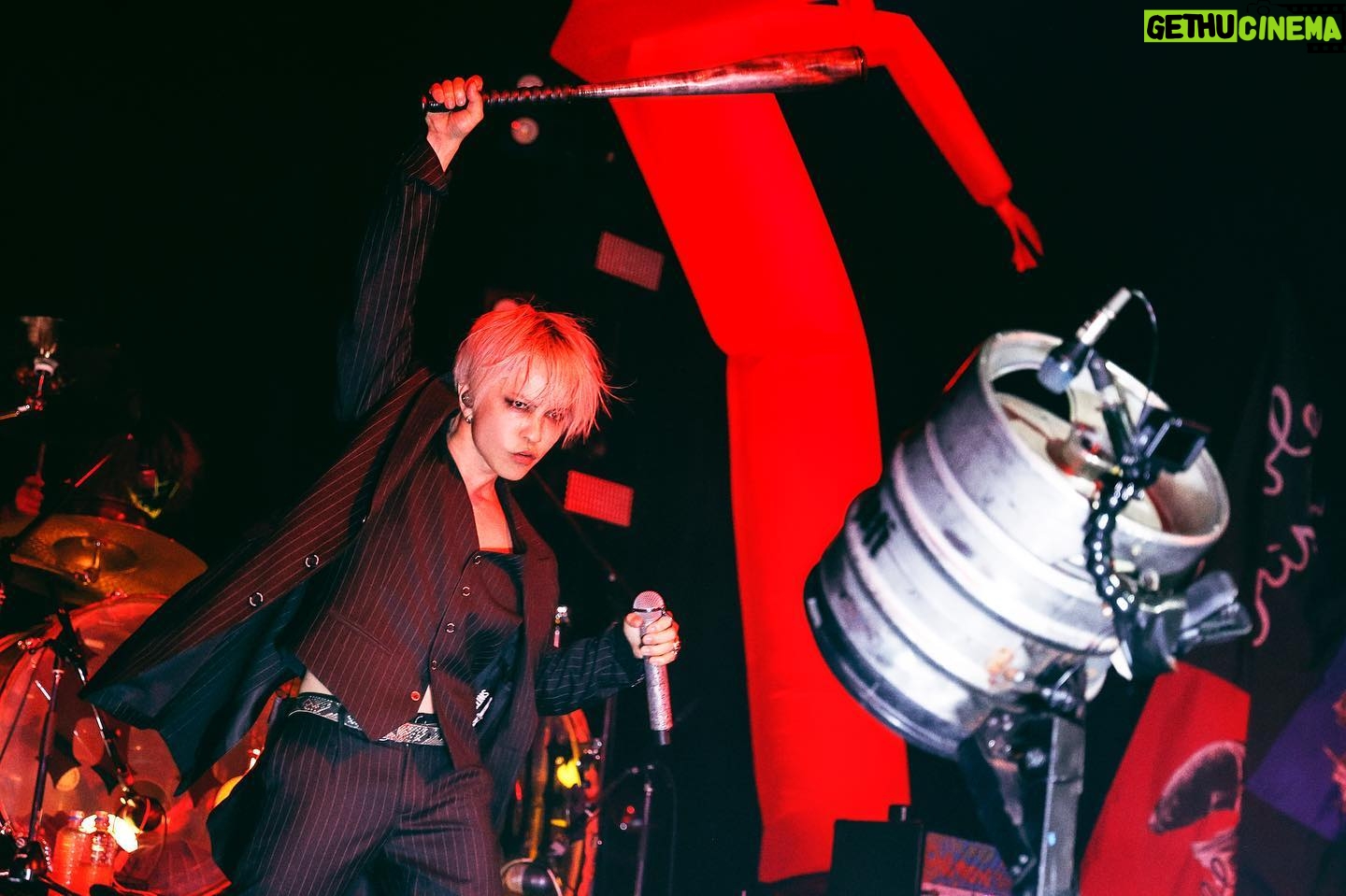 Hyde - 39.8K Likes - Vs. Dragon Ash in Yokohama
#HYDE
#RUMBLEFISH
#DragonAsh
#KTZeppYokohama