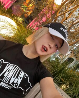 Hyowoo Instagram - LA ~~~~~🇺🇸
@luvistrue_official 🤍