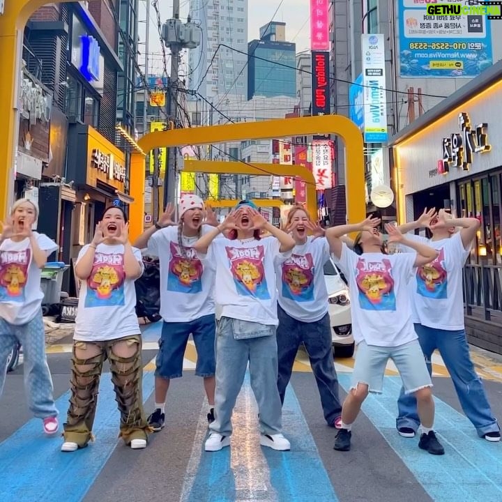 Hyowoo - 1.8K Likes - 내일과 내일 모레!!!! 스우파 리유니온 콘서트에서 있을 함께 추는 떼안무 다들 외워오긩 🤩❤️
같이 오는 친구 태그 레스고 🤜
!! 거울모드이니 화면에 보이는대로 따라해주세요 !!