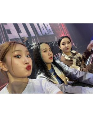 Hyowoo Instagram - 매 순간 도전의 연속이던 2022년, 후회 없이 보내구 
무슨 일이 있을지 모를 새해! 기대된다 💫
I wish you a year of love for each other! Happy new year 🫶✨