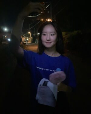 Hyowoo Instagram - 매 순간 도전의 연속이던 2022년, 후회 없이 보내구 
무슨 일이 있을지 모를 새해! 기대된다 💫
I wish you a year of love for each other! Happy new year 🫶✨