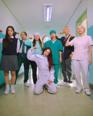Hyowoo Instagram - 매 순간 도전의 연속이던 2022년, 후회 없이 보내구 
무슨 일이 있을지 모를 새해! 기대된다 💫
I wish you a year of love for each other! Happy new year 🫶✨