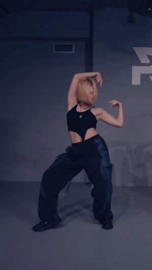 Hyowoo Instagram - 슈빠 우먼 🩶👸🏋️‍♀️
@moonlight_odd_ 오랑함요