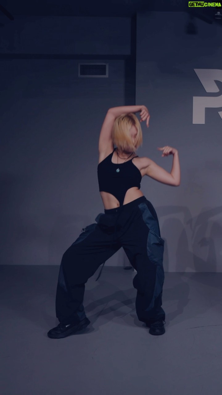 Hyowoo - 1K Likes - 슈빠 우먼 🩶👸🏋️♀️
@moonlight_odd_ 오랑함요