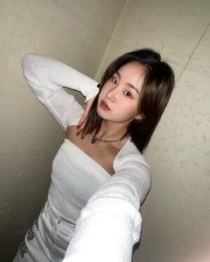 Hyowoo Instagram - 사랑해 모두모두모두
@luvistrue_official