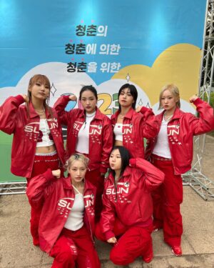 Hyowoo Instagram - #청춘페스티벌 #중꺾마 
청춘들 아프지마 !!!🫵💗

@hook_dancekorea 
@jeaworld 
@comeontheroad
