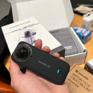 Hyun Woo Instagram - 처음 사용해본 #insta360x3
아직 편집이 익숙하지 않지만 적응하면 무궁무진한 컨텐츠가 탄생할거같다! 심지어 튜토리얼도 있음👍🏾
바이크 탈때도 이렇게 역동적이고 재밌는데 서핑할땐 얼마나 더 멋진 영상이 나올까 벌써부터 기대된다!😊

제품 및 악세서리 후원해주신 @insta360 @insta360kr 에 감사인사 드리고 본사 소개해준 @carolinep8528 땡큐👍🏾
같이 라이딩가자🏍️
#브이로그#일상#서핑#바이크