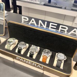 Hyun Woo Instagram - The World of Panerai 😀

전시 오프닝에 다녀왔어요.
멋진 오브제와 제품도 보고
워치메이킹도 경험할 수 있는 
특별한 시간이었습니다. 
두오모앤코에서 하는 이번 전시는 20일 토요일까지 
관람이 가능하다고 하니 
여러분도 방문해보세요✌️

#Panerai #TheWorldofPanerai #파네라이 #파네라이전시 
@panerai #fyp #trend