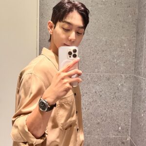 Hyun Woo Instagram - The World of Panerai 😀

전시 오프닝에 다녀왔어요.
멋진 오브제와 제품도 보고
워치메이킹도 경험할 수 있는 
특별한 시간이었습니다. 
두오모앤코에서 하는 이번 전시는 20일 토요일까지 
관람이 가능하다고 하니 
여러분도 방문해보세요✌️

#Panerai #TheWorldofPanerai #파네라이 #파네라이전시 
@panerai #fyp #trend