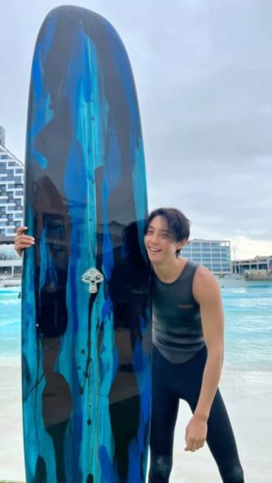 Hyun Woo Instagram - 너무도 편하고 
좋은 슈트👍🏾
감사합니다 

@legacywetsuits @moonds11 @kangwooo_ 
#서핑#슈트#웻슈트 @jakesurf_korea 
@jakesurf_yangyang #longbordsurfing