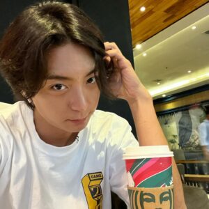 Hyun Woo Instagram - Cuacanya sangat bagus😀
Apa kabar❤️

#jakarta