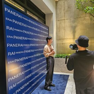 Hyun Woo Instagram - The World of Panerai 😀

전시 오프닝에 다녀왔어요.
멋진 오브제와 제품도 보고
워치메이킹도 경험할 수 있는 
특별한 시간이었습니다. 
두오모앤코에서 하는 이번 전시는 20일 토요일까지 
관람이 가능하다고 하니 
여러분도 방문해보세요✌️

#Panerai #TheWorldofPanerai #파네라이 #파네라이전시 
@panerai #fyp #trend