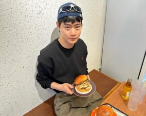 Hyun Woo-seok Instagram - 햄버거 굿이에요