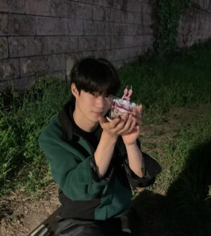 Hyun Woo-seok Instagram - 생일 축하해 주신 모든 분들 정말 감사합니다
#매우행복 🎂