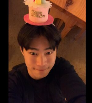 Hyun Woo-seok Instagram - 생일 축하해 주신 모든 분들 정말 감사합니다
#매우행복 🎂