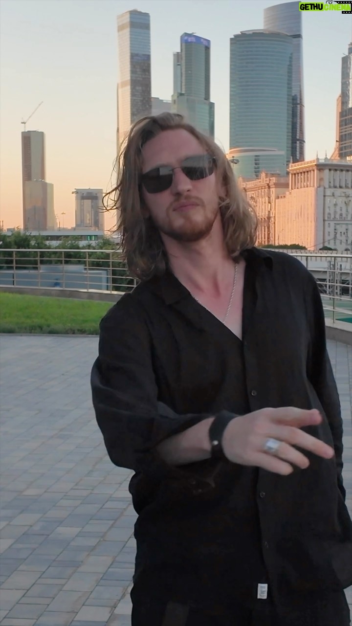 IVAN - 1.1K Likes - Песня «Она на мне» уже на всех музыкальных площадках!
А я медленно схожу с ума на вью поинт😅 #прошу вас поднажать, мы в чарте bandlink на 25м месте🤘🏻🤘🏻🤘🏻