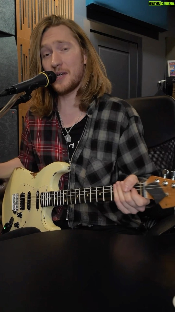IVAN - 2.7K Likes - It’s my life)
Припев в моем тг)🎸🎸🎸