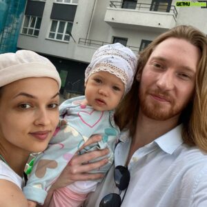 IVAN Instagram - Недели две на расстоянии, и наконец-то мы вместе. Гуляем ❤️🙏🏻