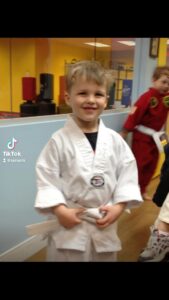 Actor Iain Armitage HD Instagram Photos and Wallpapers August 2023