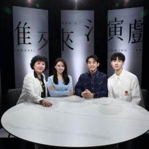 Iain Lu Instagram - 謝謝 @actors_stories 的邀請，讓我能夠和琄姐還有大初、千祐有一場很棒的深度對談。
-
小時候演戲當作校外教學，上高中之後，慢慢開始可以感知自己在接觸不同角色時的身體、心理狀態，最近幾年學習統整和更快速敏感的清楚自己的狀況，把所有經歷和情緒，用身體、味覺、嗅覺等等的感官記住。
-
超級喜歡這次的交流！充飽了滿滿的電，繼續出發⚡️
YT🔍誰來演戲！