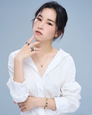 Iain Lu Instagram - 追求夢想的道路上，有捨有得，感謝一切相遇😽
謝謝中時時尚陶姐🫶🏻
