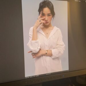 Iain Lu Instagram - 追求夢想的道路上，有捨有得，感謝一切相遇😽
謝謝中時時尚陶姐🫶🏻